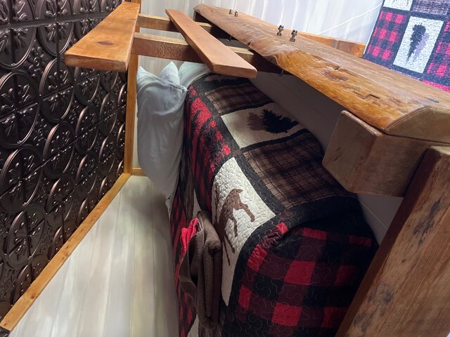 Image 4 for Wolf Den Cabin