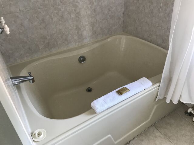 Image 3 for Cottage Room 2