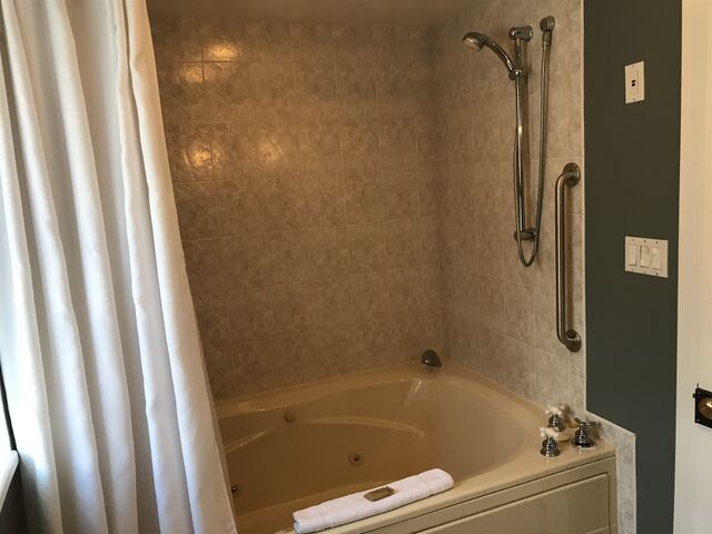 Image 3 for Cottage Room 1