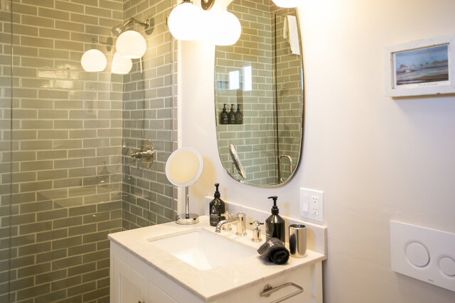 Image 5 for Lookout  - Classic Guest Room