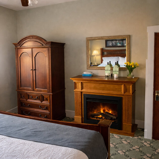 Image 2 for King Suite 103