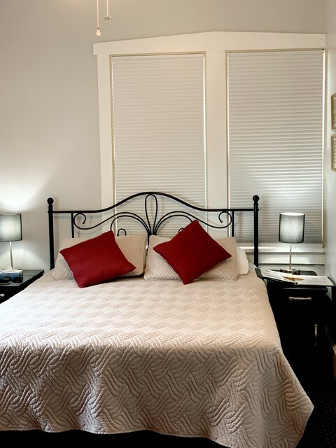 Image 1 for Cozy Queen 102