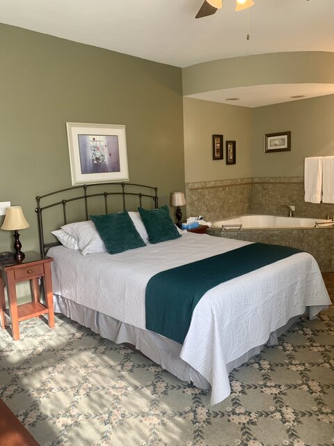 Image 1 for Queen Deluxe 106