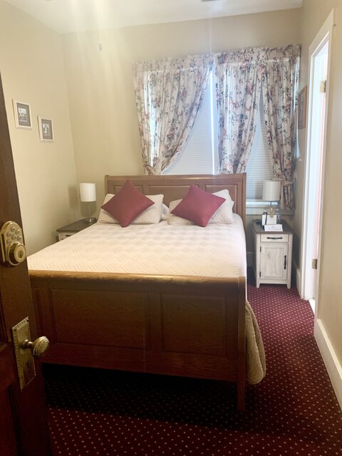 Image 1 for Cozy Queen 202