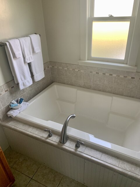 Image 4 for King Suite 103