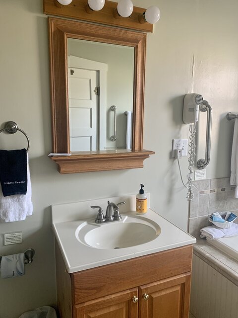 Image 5 for King Suite 103