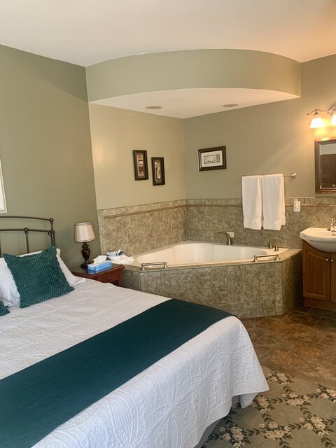 Image 2 for Queen Deluxe 106