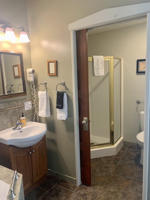 Image 4 for Queen Deluxe 106