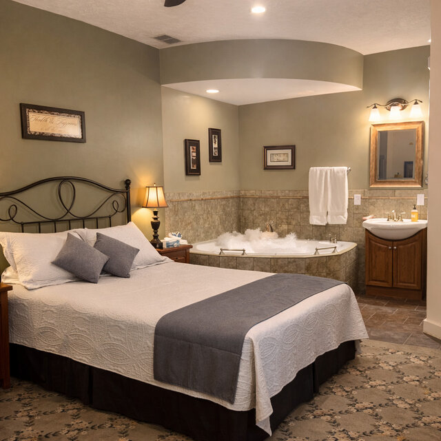 Image 2 for Queen Deluxe 206