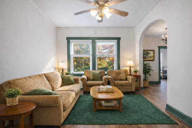 Image 2 for Cottage E-sleeps 6