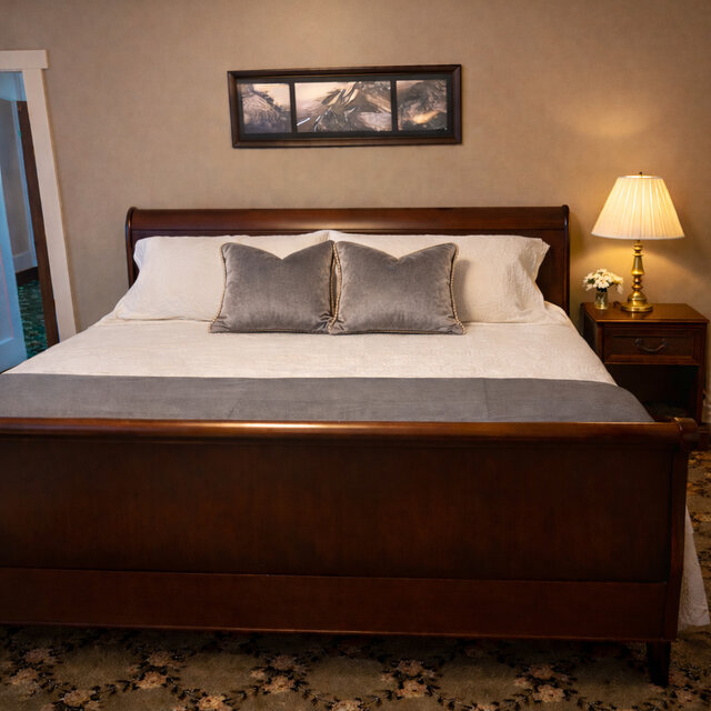 Image 2 for King Suite 203