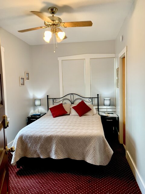 Image 2 for Cozy Queen 102