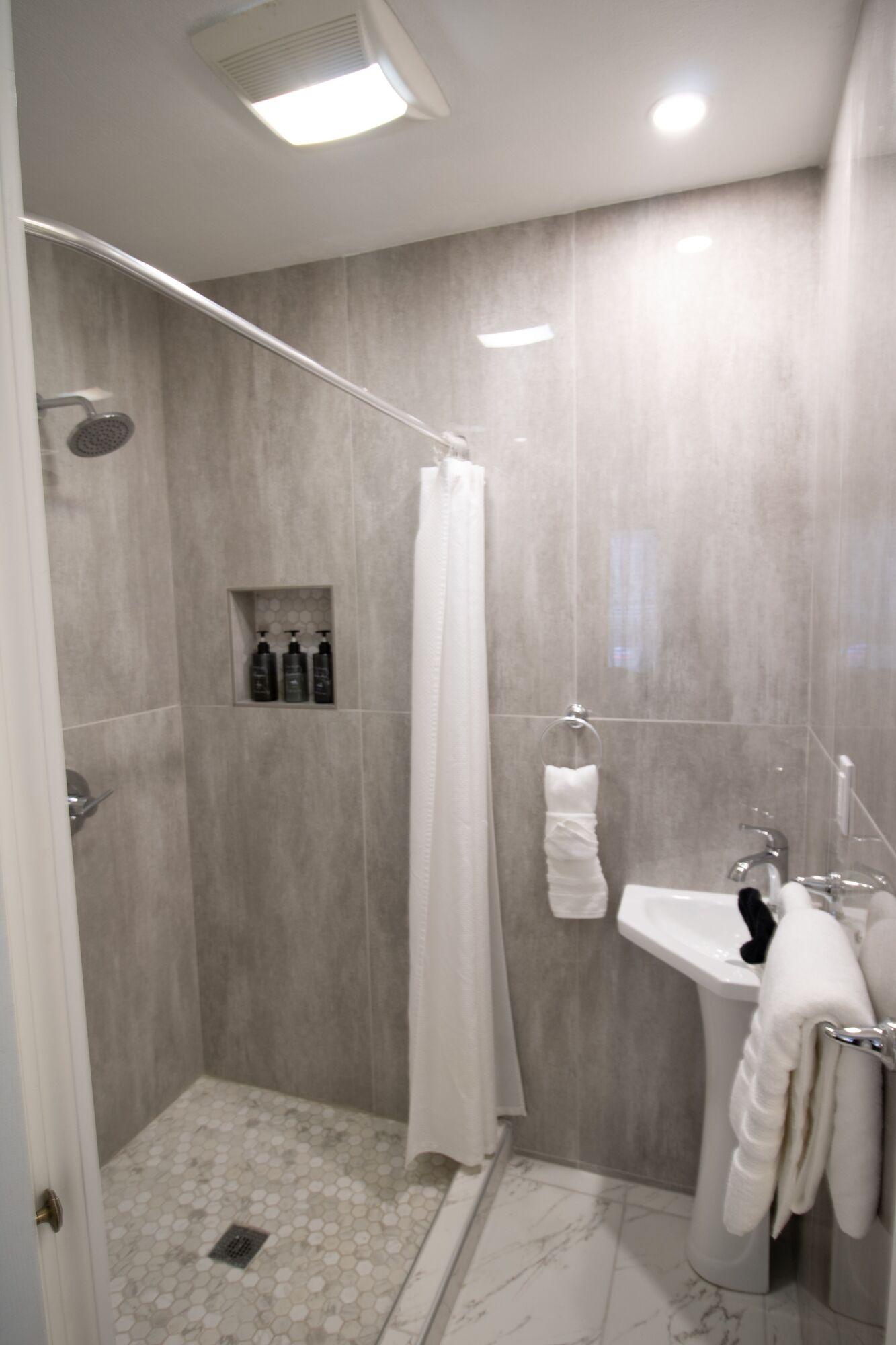 Image for 02) Flagler's (King)