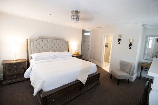 Image 4 for 02) Flagler's (King)