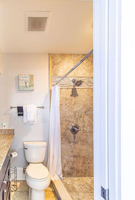 Image 3 for 03) Diamond Lil's (King)