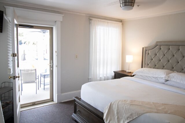 Image 3 for 02) Flagler's (King)