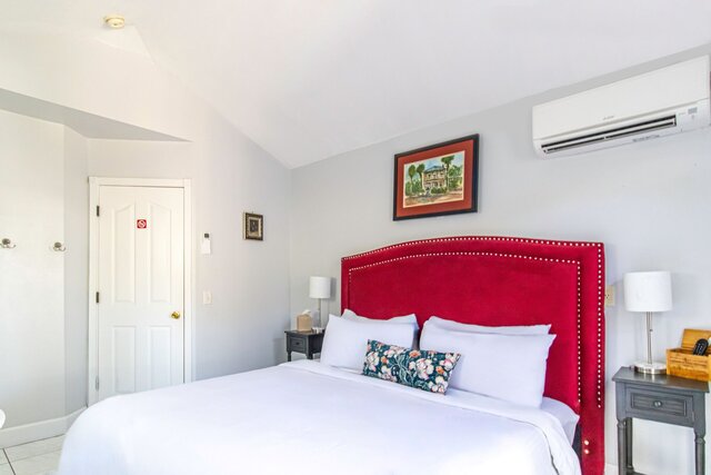 Image 5 for 08) Anna's Hideaway (King)