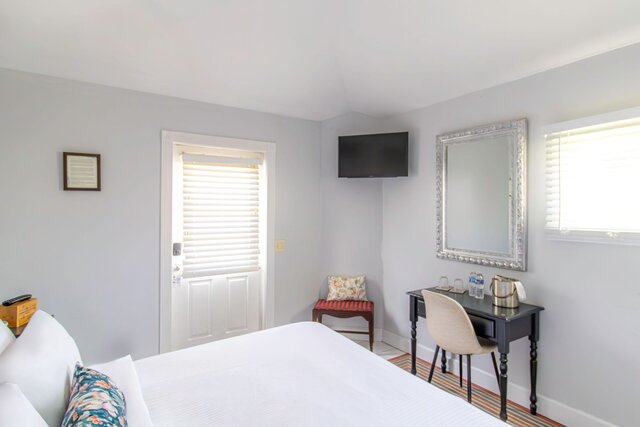 Image 2 for 08) Anna's Hideaway (King)