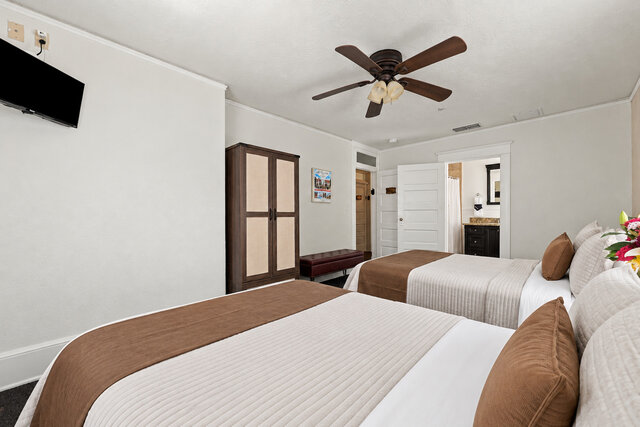 Image 3 for 05) Audubon's Quarters (Two Queen Beds)