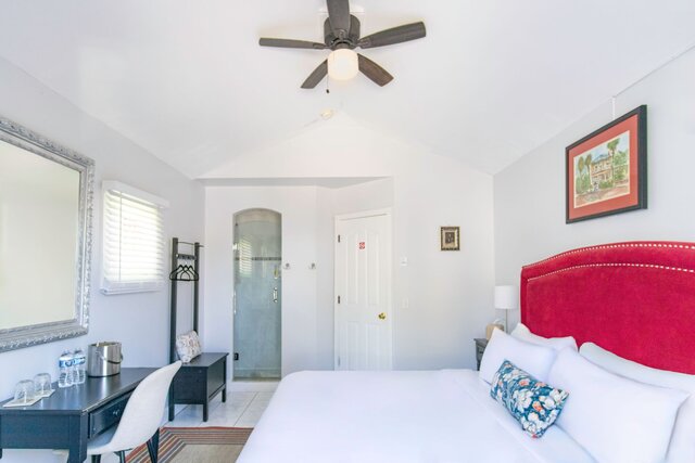 Image 1 for 08) Anna's Hideaway (King)