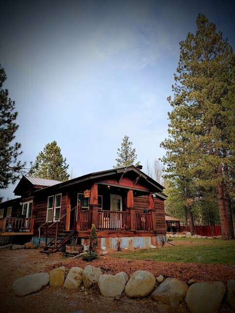 Image 5 for Stirling Suites Outlaws Hideaway with Hot Tub