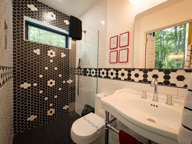 Image 15 for Glass Suite - Unit 2 (Pet friendly)