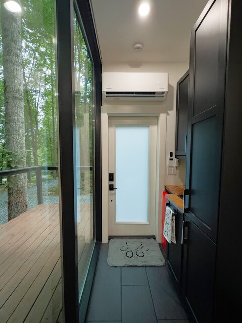 Image 17 for Glass Suite - Unit 2 (Pet friendly)