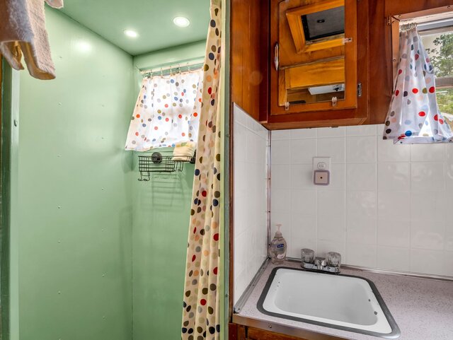 Image 11 for Gene-Vintage 1952 Spartanette Camper [4]