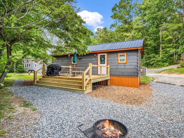 Image 2 for The Blue Ridge Bunkhouse [6]