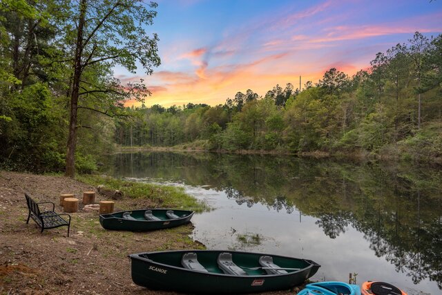 Image 18 for Blue Hollow Lake Retreat (entire property)