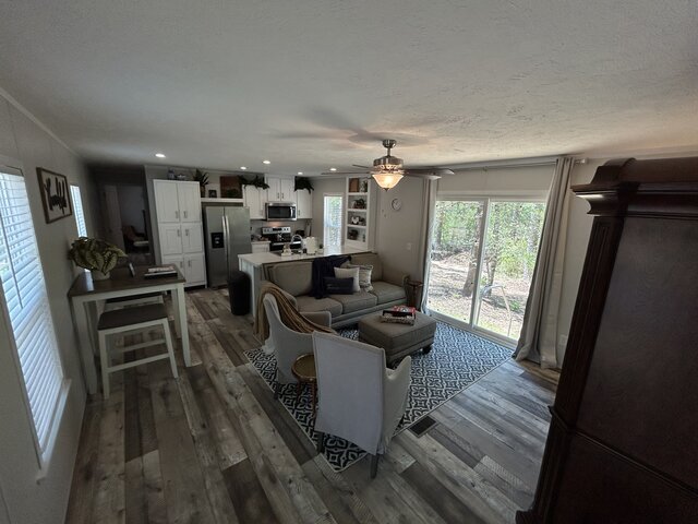 Image 9 for Turquoise Cottage 3 bed 2 bath Lake View