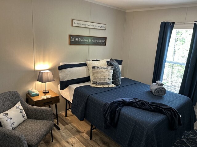 Image 7 for Turquoise Cottage 3 bed 2 bath Lake View