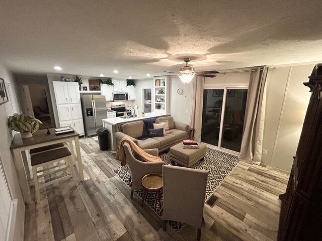 Image 15 for Turquoise Cottage 3 bed 2 bath Lake View