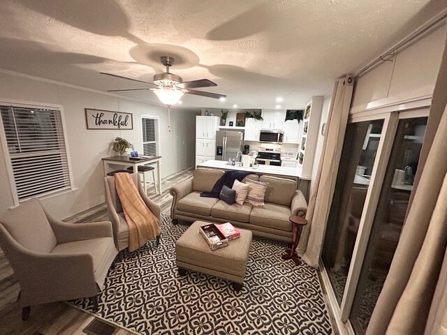 Image 16 for Turquoise Cottage 3 bed 2 bath Lake View