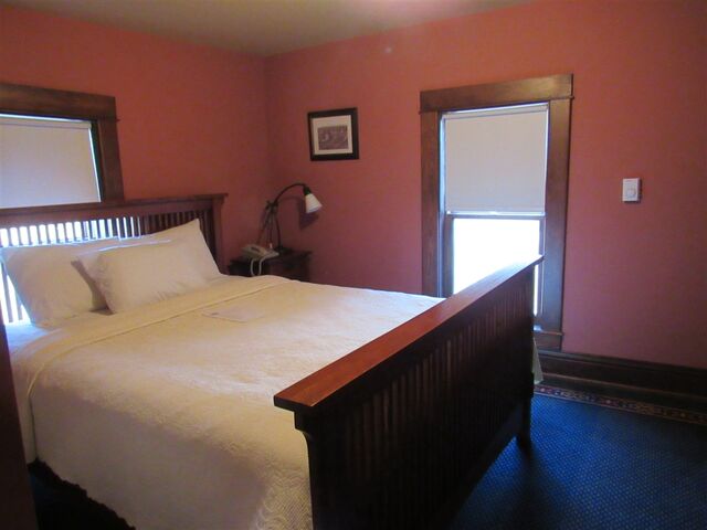 Image 3 for 312) Queen Jacuzzi Suite