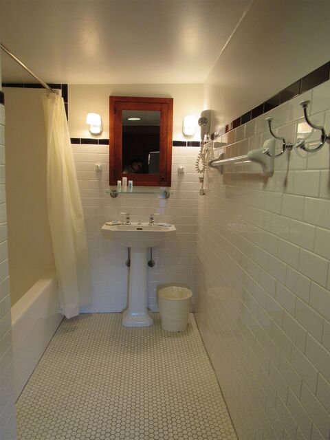 Image 2 for 313) King Suite, Futon, Full Bath