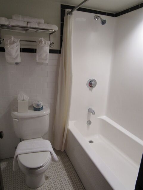 Image 2 for 305) Queen Full Bath