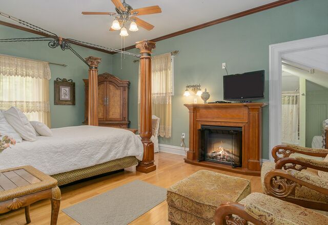 Image 1 for Whole House- 7 Bedrooms