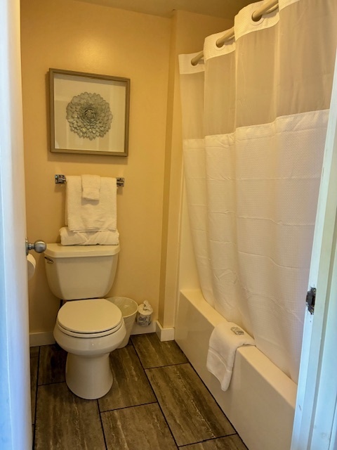 Image 8 for 03) King Kitchenette /Fireplace