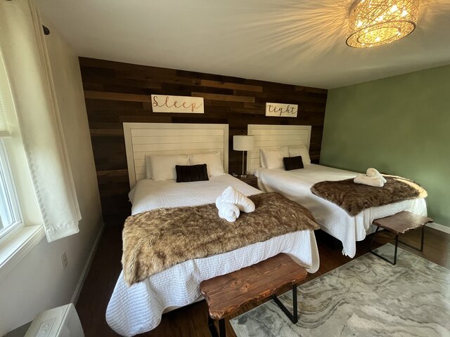 Image 1 for 18)  Room with Two Queen Beds/Fireplace / NO PETS