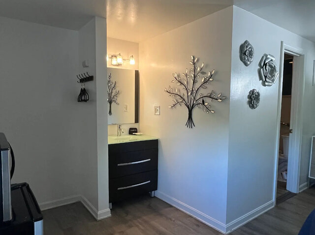 Image 6 for 04/ King Room