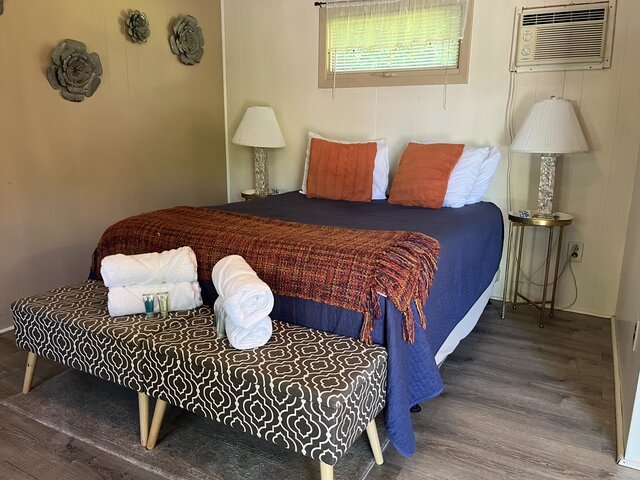 Image 1 for 11/ Queen Room