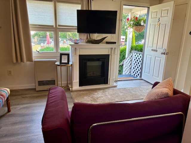 Image 3 for 03) King Kitchenette /Fireplace