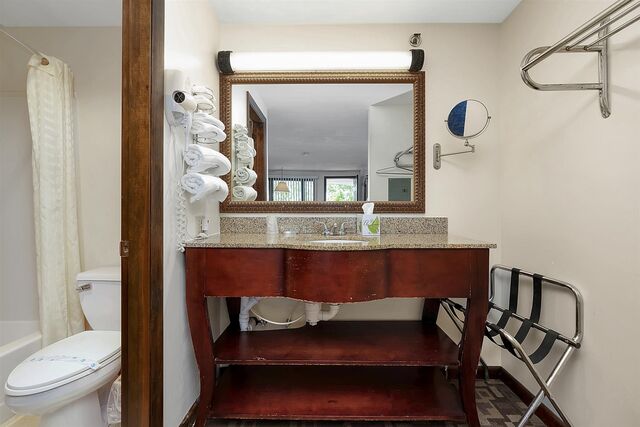 Image 9 for King Room