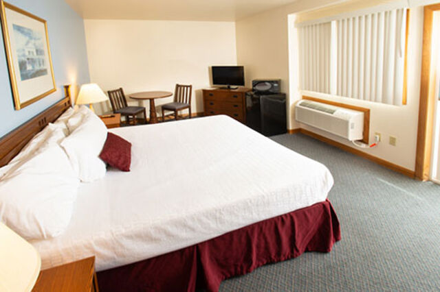 Image 7 for King Room