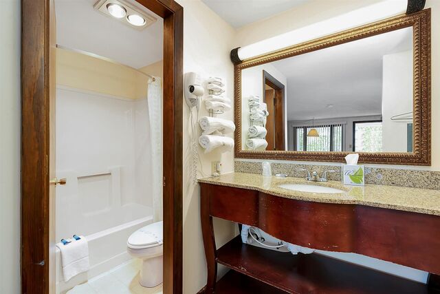 Image 4 for King Room