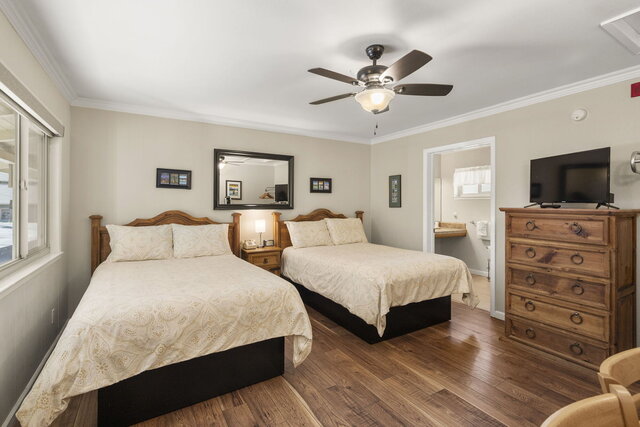 Image 1 for 2 Double Beds NO PETS (tub/shower combo)