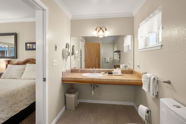 Image 4 for 2 Double Beds NO PETS (tub/shower combo)