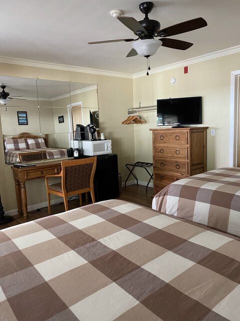 Image 2 for 2 Double Beds NO PETS (tub/shower combo)