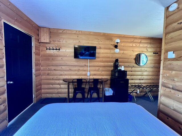 Image 2 for Queen Room + Deck